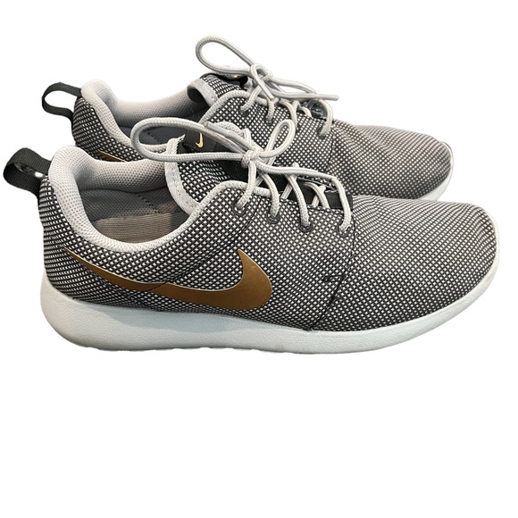 NIKE Roche Gray Women’s 9 running shoes great used condition! - Picture 2 of 8